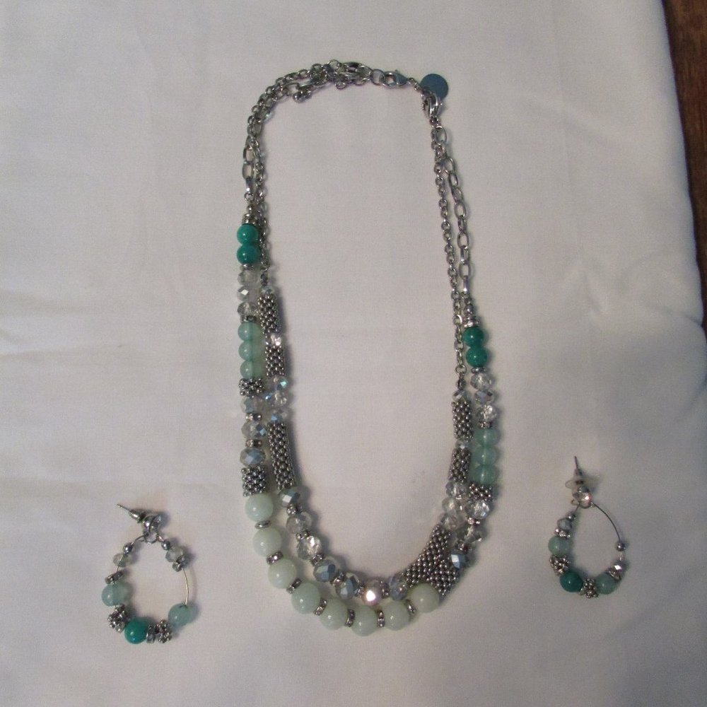 WHBM Green beaded necklace and Earings - Picture 2 of 6